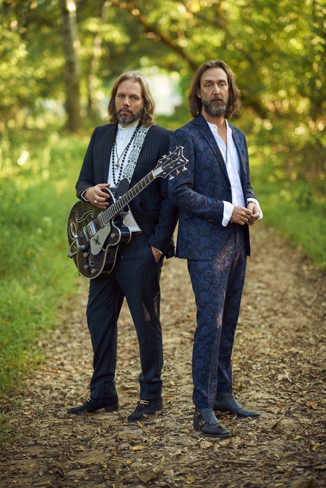 Rich Robinson and Chris Robinson of the Black Crowes.