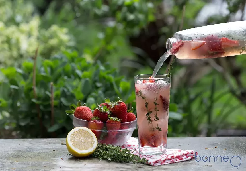 web_bonne_o_strawberry_thyme_infused_lemonade_300dpi.jpg