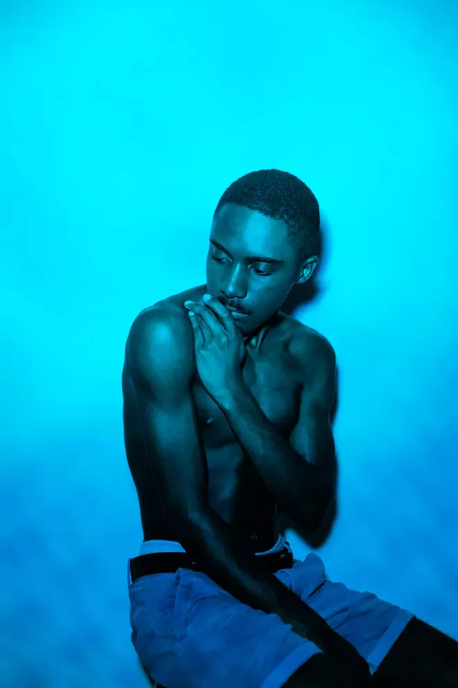 DJ/MODEL/FEMMEHOP IMPRESARIO CABIAS THOMAS WORKS THE BLUES – TURQUOISE FOR MAGIC.PHOTO BY LIV JONSE
