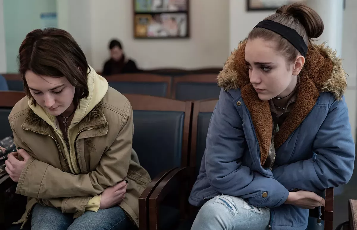 Sidney Flanigan dan Talia Ryder di Never Rarely Sometimes Always