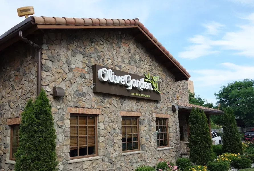 Orlando Based Darden Restaurants To Close All 1 800 Dining Rooms