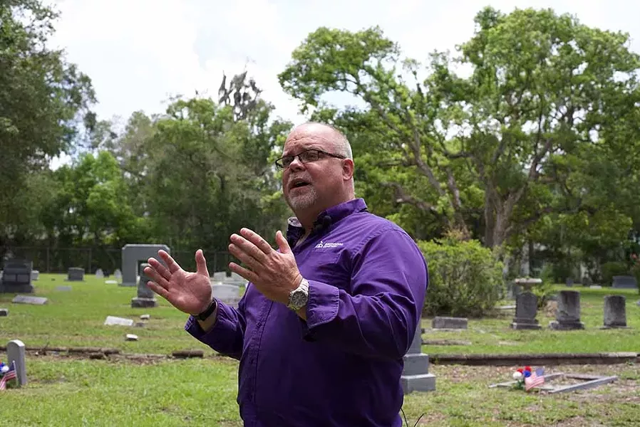 Greenwood Cemetery Sexton Don Price - MONIVETTE CORDEIRO