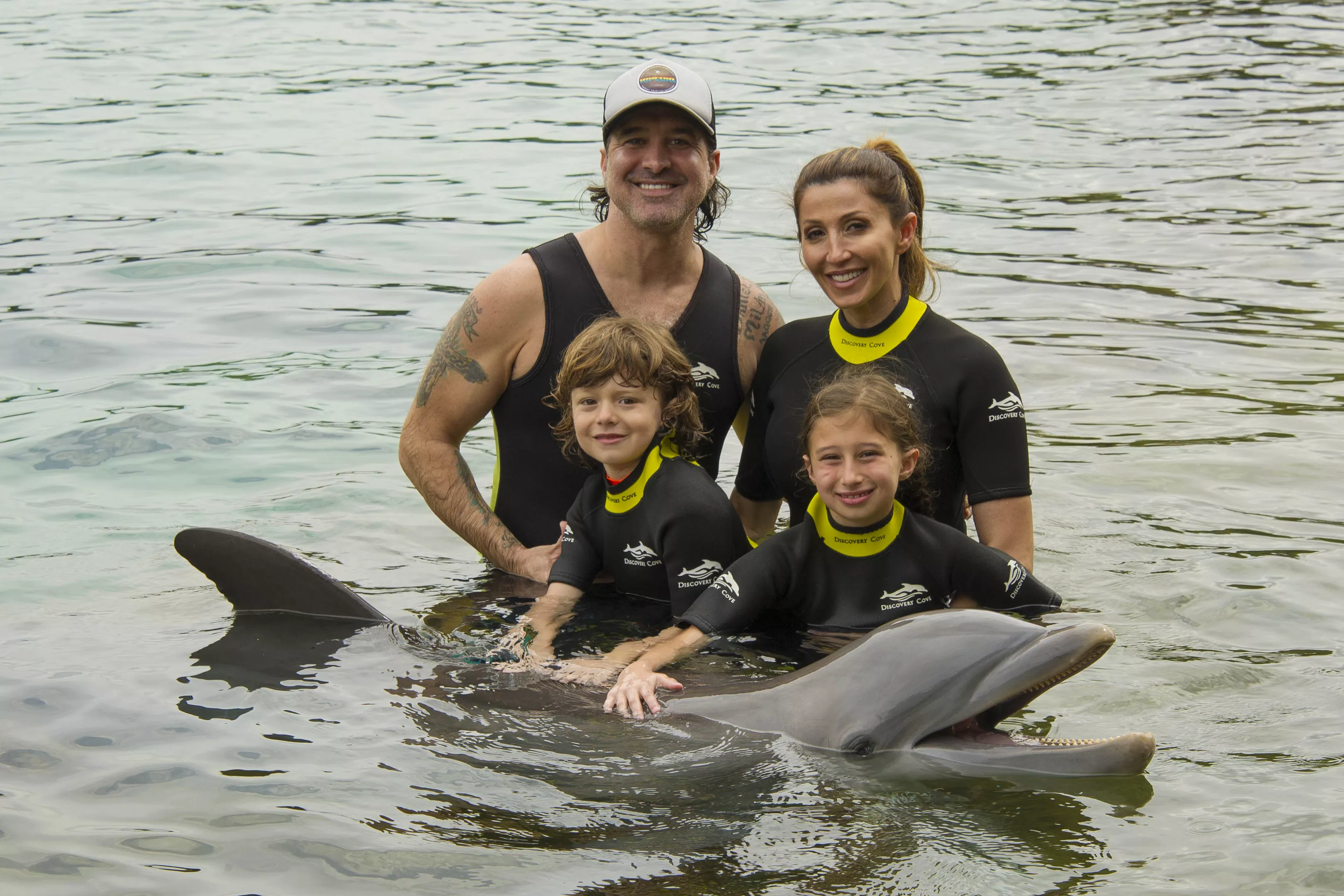 With Arms Wide Open Scott Stapp Met This Dolphin At SeaWorld Today Blogs