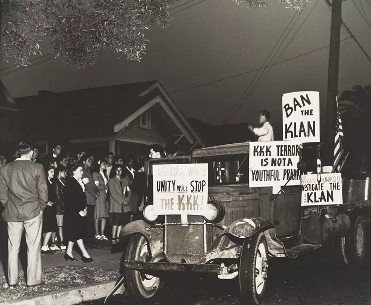 Marion Palfi, Los Angeles, Anti Klan Meeting Where Klan Did Strike, 1946-1949. Gelatin silver print. Center for Creative Photography, University of Arizona: Marion Palfi Archive / Gift of the Menninger Foundation and Martin Magner. - © CENTER FOR CREATIVE PHOTOGRAPHY, ARIZONA BOARD OF REGENTS.