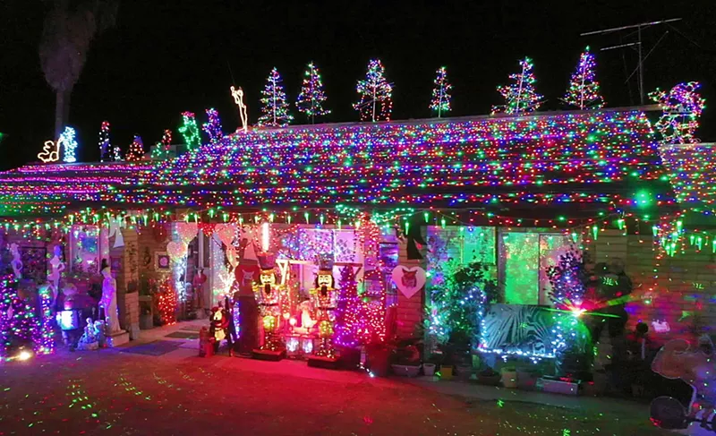 Four Arizona Families Will Battle On The Great Christmas Light Fight This Week Phoenix New Times