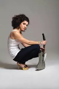 A 'bird in the hand: Carrie Rodriguez