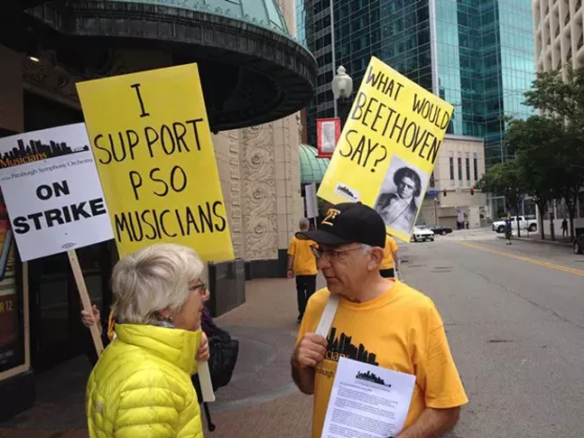 Pittsburgh Symphony musicians and supporters picket outside Heinz Hall in September 2016 - CP FILE PHOTO