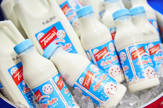 Eat&rsquo;n Park and Turner's create the ultimate Pittsburgh drink: Smiley Cookie Milk