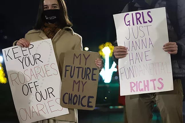 Students and Pittsburghers rally to defend abortion rights in Oakland