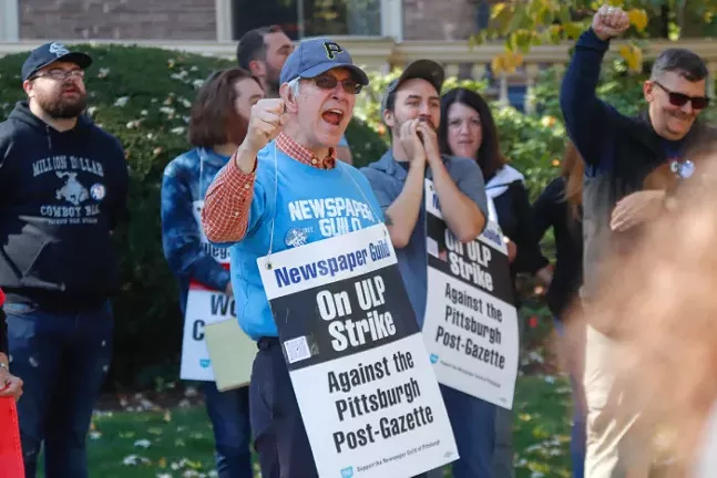 Strikers demonstrate outside Post-Gazette publisher's Shadyside home