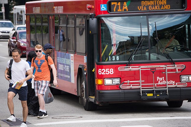 Students get off the 71 bus, a popular student route - CP PHOTO BY JAKE MYSLIWCZYK