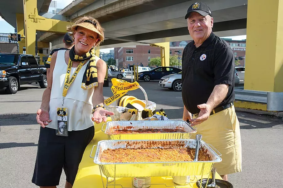 Steelers Tailgate - CP PHOTO BY STEPHEN CARUSO