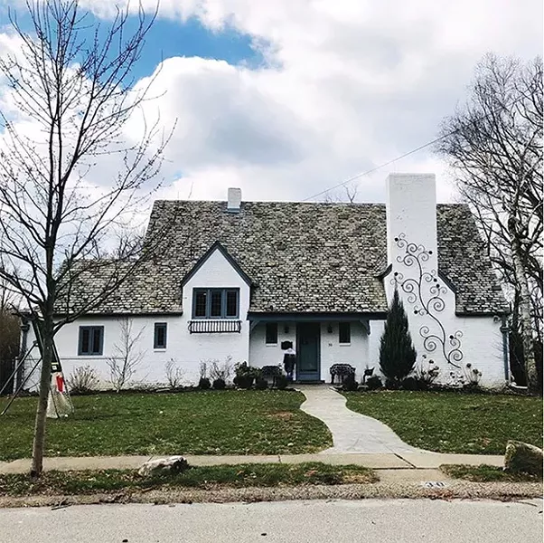 A photograph by Annie Perricole, featured on @HousesOfPittsburgh’s Instagram account