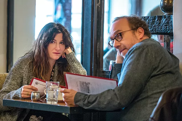 Private Life starring Kathryn Hahn and Paul Giamatti - NETFLIX