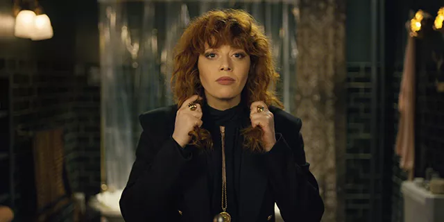 Natasha Lyonne trapped at her birthday party in Russian Doll - NETFLIX