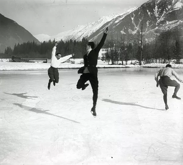 “Albert Heïdé, Francis Pigueron and Ostertag. Chamonix, January 1918,” from Fast Cars and Femmes Fatales, at the Frick Art & Historical Center - PHOTO COURTESY OF JACQUES HENRI LARTIGUE© MINISTÈRE DE LA CULTURE FRANCE/AAJHL
