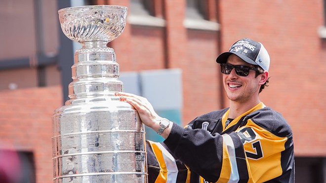 Pittsburgh Penguins hoist the Stanley Cup in victory parade