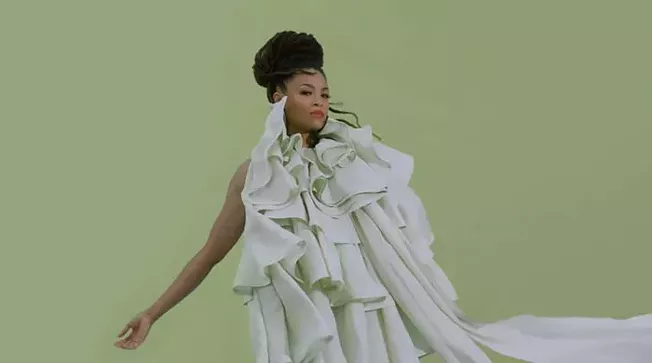 5 Questions with Valerie June - Vimarsana News