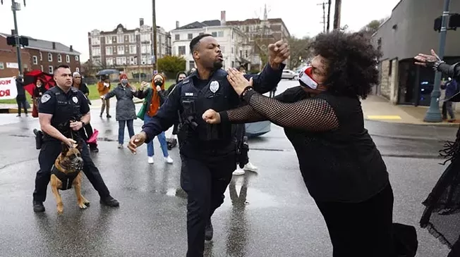 Temporary restraining order served on Wilkinsburg officer filmed striking a protester in April - Vimarsana News