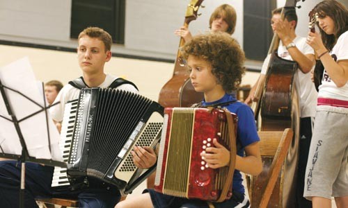 Young musicians at a Slavjane rehearsal - HEATHER MULL