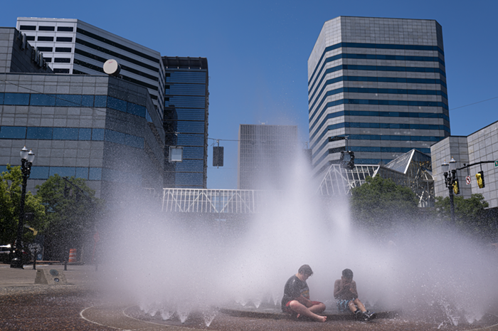 Good Morning, News: Heat Wave in May, Hymns on School Buses, and Dianne Feinstein is Back (Kind Of?) - Vimarsana News