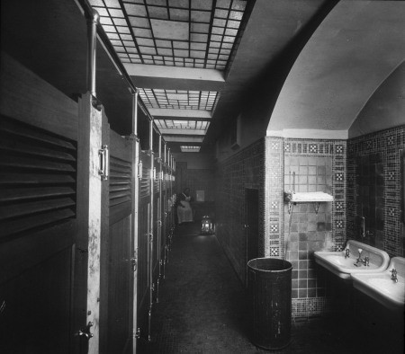 restroom-6th-yamhill-interior-5371-1912.jpg