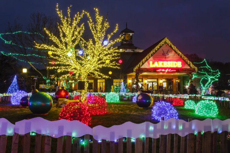 Does Saint Louis Zoo Have the Best Zoo Lights in the Country? | Arts Blog
