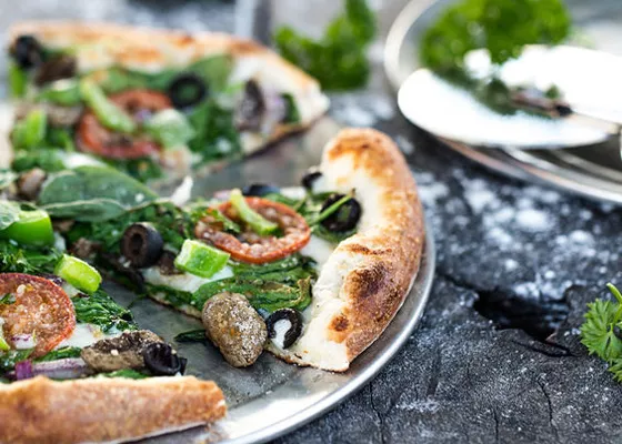 Review Plank Road Pizza Paves The Way To Area S Newest Dining The Chestnut Street Pie Is Topped With Olive Oil Roasted Garlic And Mozzarella
