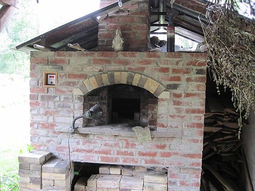 Herren's self-built backyard brick oven. - ROBIN WHEELER