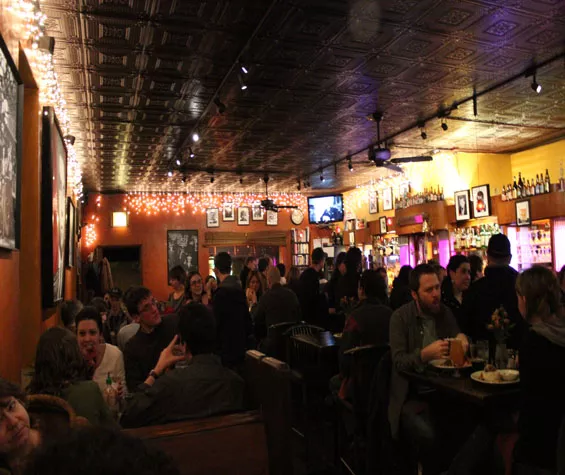 Where Sexy St. Louis Hookups Happen (Apps & Hookup Bars)