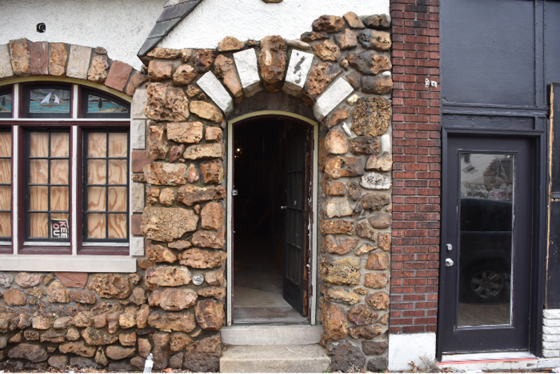 Die Fassade aus Stein und Gips passt zur Bevo-Mühle auf der anderen Straßenseite.  - DOYLE MURPHY