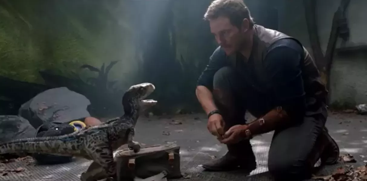 Owen (Chris Pratt) tries to explain who Greg Evigan is to one of the younger readers. - (C) UNIVERSAL PICTURES 2018