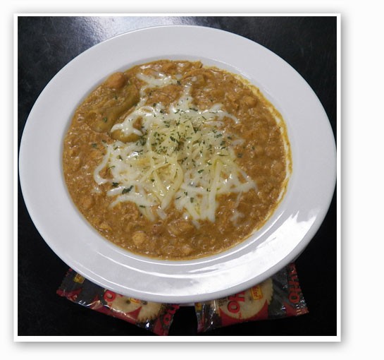 &nbsp;&nbsp;&nbsp;&nbsp;&nbsp;&nbsp;&nbsp;Llywelyn's white chili, with chicken, navy and garbanzo beans, pepperoncini peppers and cream. | Llywelyn's