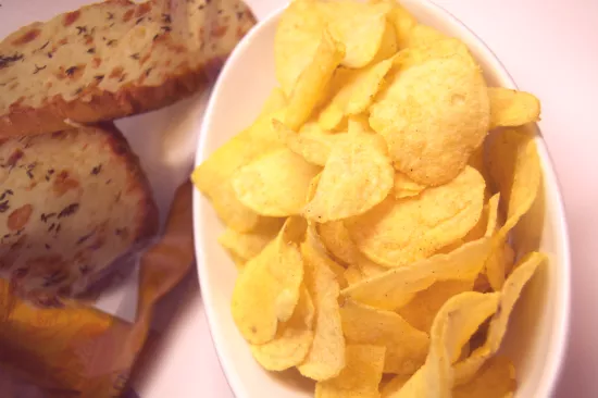 Cheesy Garlic Bread Potato Chips Win Lay S Do Us A Flavor Contest Food Blog