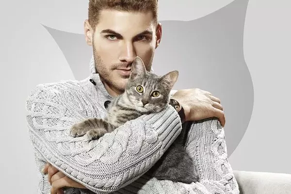 Sexy Men With Cuddly Kittens Pose For Tenth Life Cat Shelter S Tomcats Calendar [video] News Blog