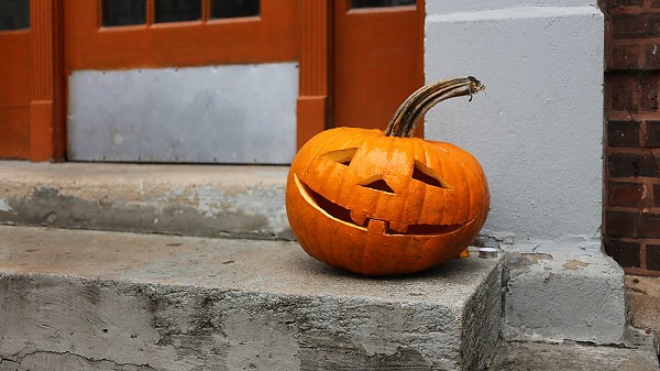 Grant&#39;s Farm Reopening For Drive-Through Halloween Event | Arts Blog