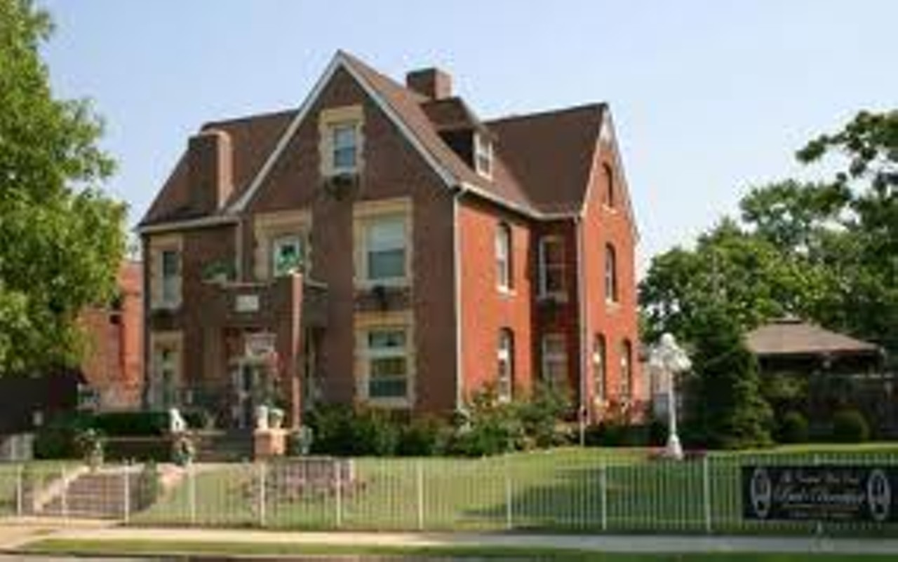 Central West End Bed & Breakfast | St. Louis - Central West End | Hotels and Resorts | Community ...