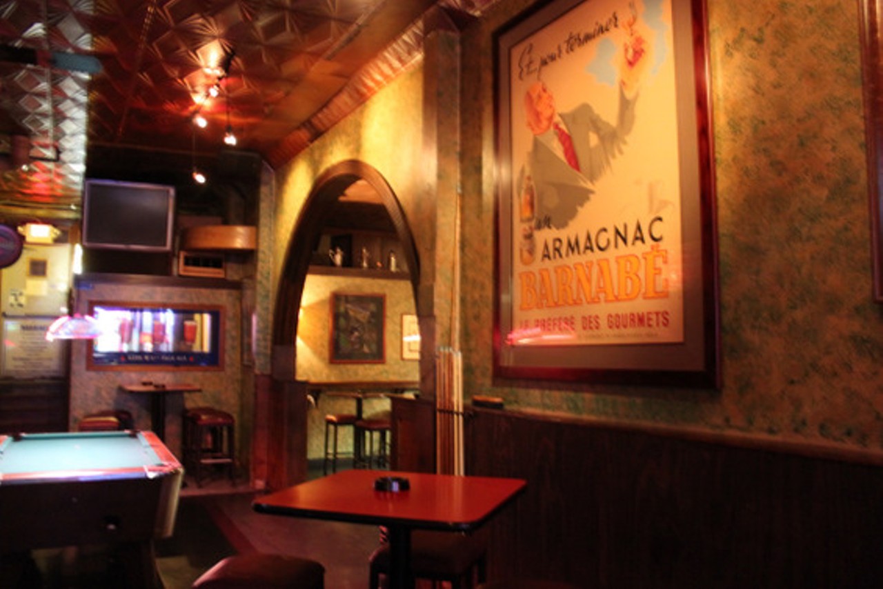 The Famous Bar | St. Louis - St. Louis Hills | Bars and Clubs, Music Venues | Music & Nightlife