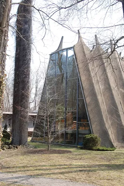 Temple Sinai in Brighton: Concrete panels and a wall of soaring glass. - PHOTO BY CHRISTOPHER M. BRANDT