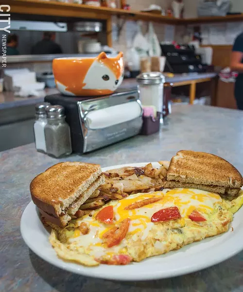 The Golden Fox's Mexican omelet with rye toast and home fries. - PHOTO BY RENÉE HEININGER