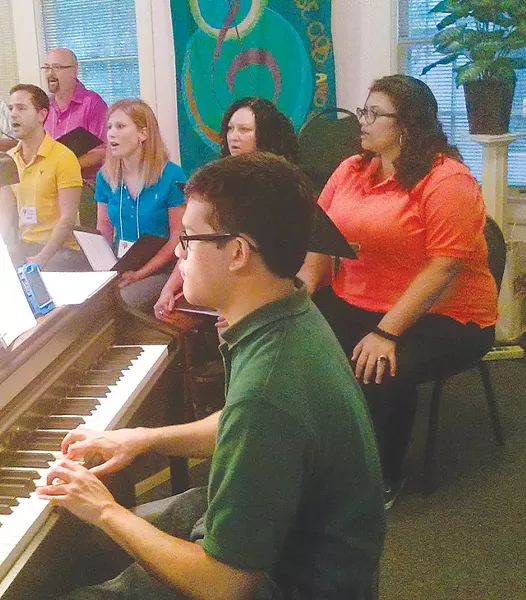 The Live Oak Singers rehearse “Hallelujah” last month - JADE ESTEBAN ESTRADA