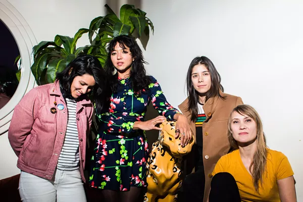 La Luz - CHONA KASINGER