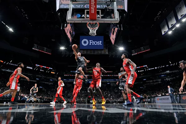 The San Antonio Spurs put away the Washington Wizards Sunday night, 132-119. - VIA TWITTER @SPURS