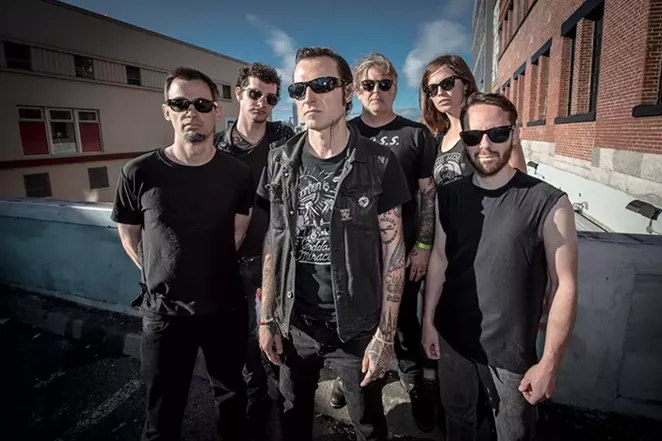 FACEBOOK / LEFTOVER CRACK