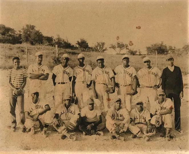 KERRVILLE ALL STARS, CIRCA 1949, COURTESY OF CLIFTON FIFER