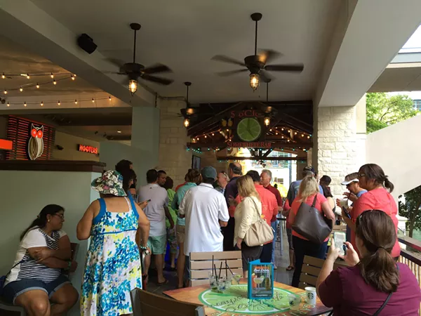 5 o'clock Somewhere Bar - JESSICA ELIZARRARAS