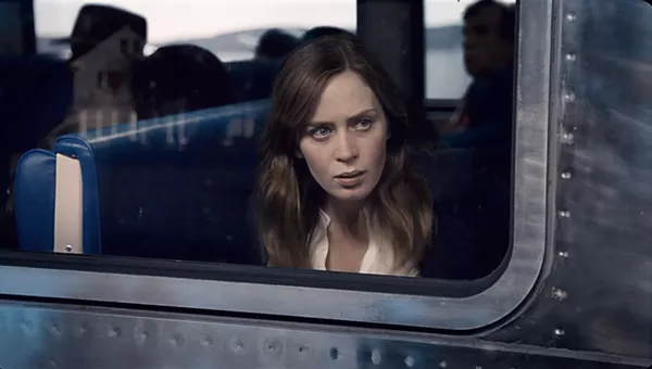 universal_studios_girl_on_the_train_2.jpg
