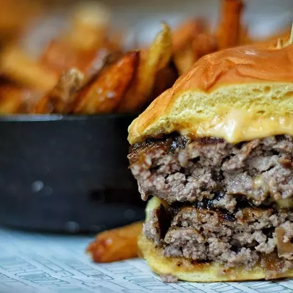 Double Blue Ribbon burger - INSTAGRAM/DRINKING.IN.SA