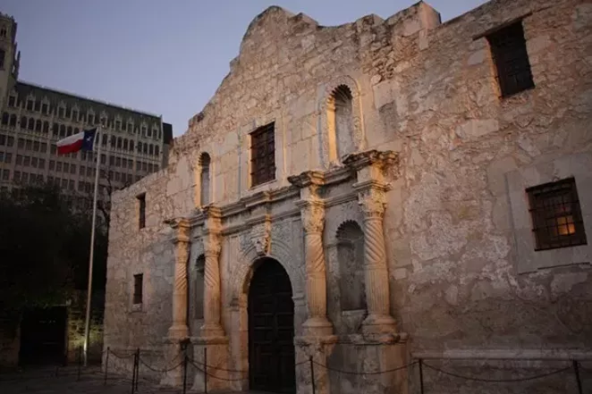 autores "Olvida el Alamo" Argumentan que toda la Revolución de Texas tuvo más que ver con la protección de la esclavitud que con el gobierno de México, que abolió la pena de muerte.  - COMUNES DE WIKIMEDIA