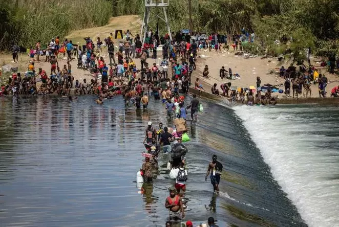Migrants cross the Rio Grande between the United States and Mexico in Ciudad Acuña, across the border from Del Rio. - TEXAS TRIBUNE / JORDAN VONDERHAAR